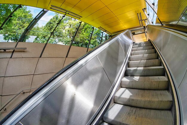 Consultoría y mantenimiento especializado en escaleras mecánicas